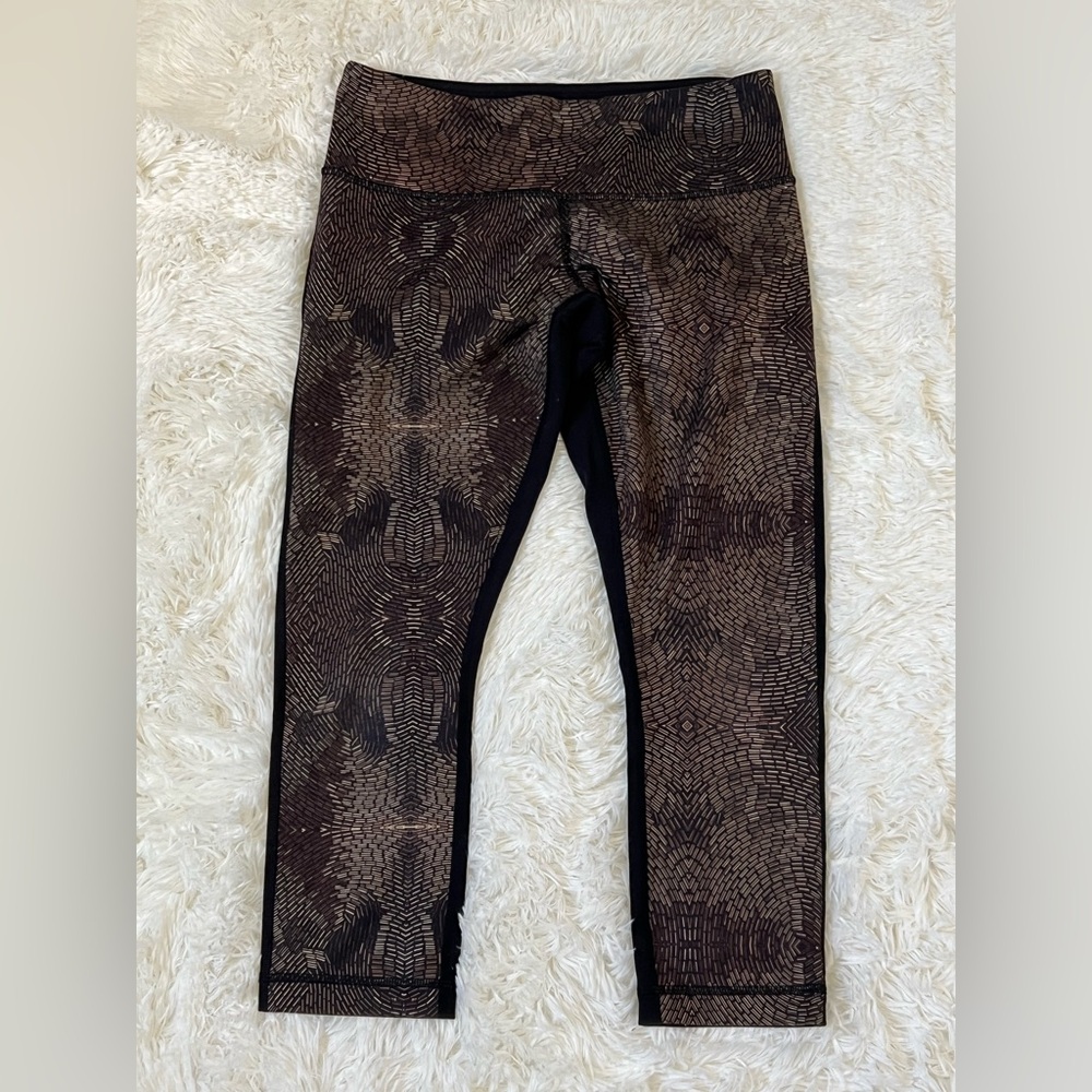 Lululemon Leggings Size 6 – Metallic Bronze Geometric Print Black Back